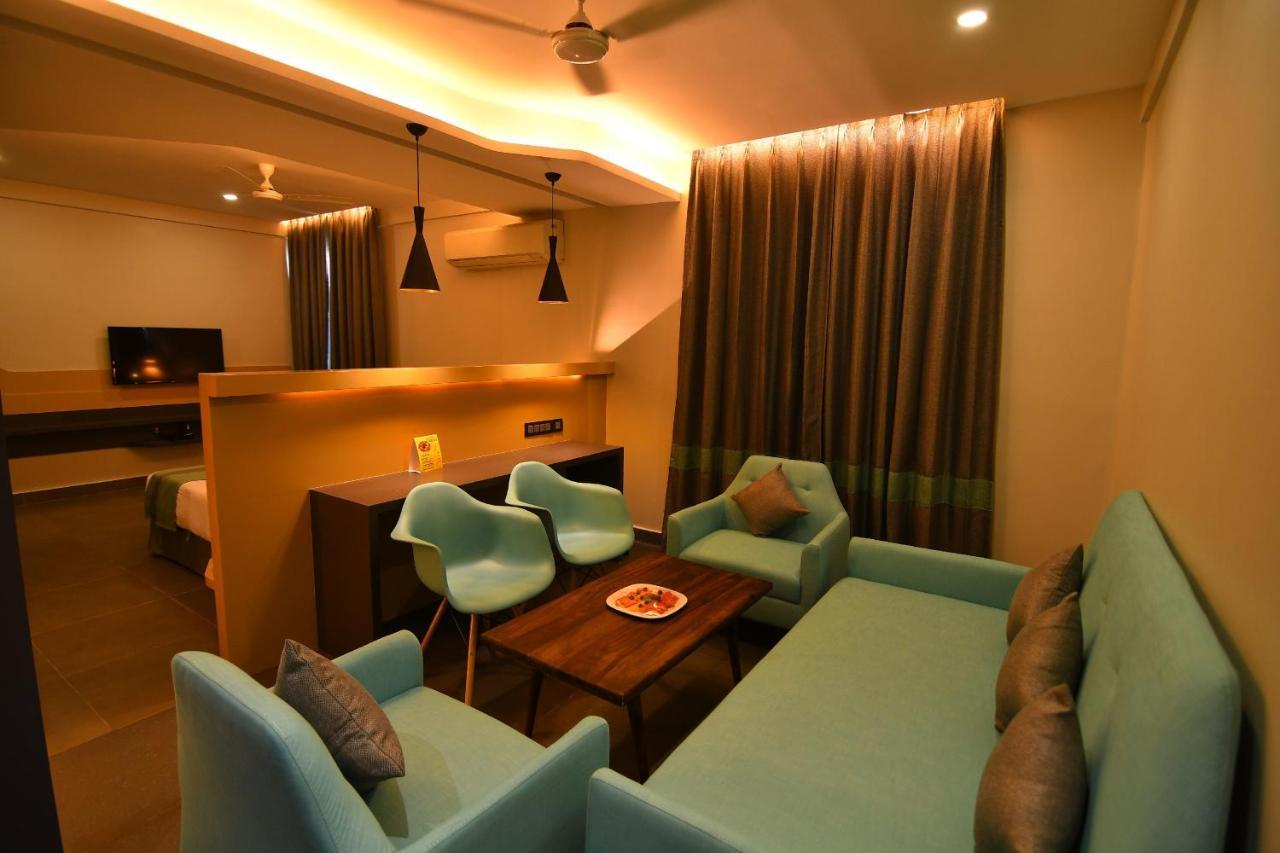 The Cent Hotel Хидерабад Екстериор снимка