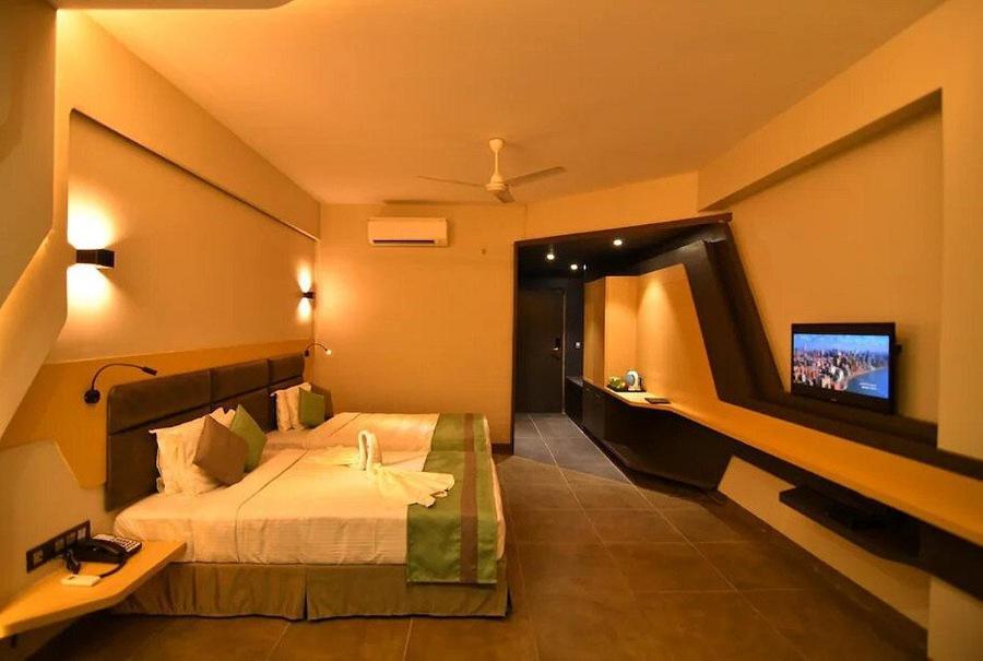 The Cent Hotel Хидерабад Екстериор снимка